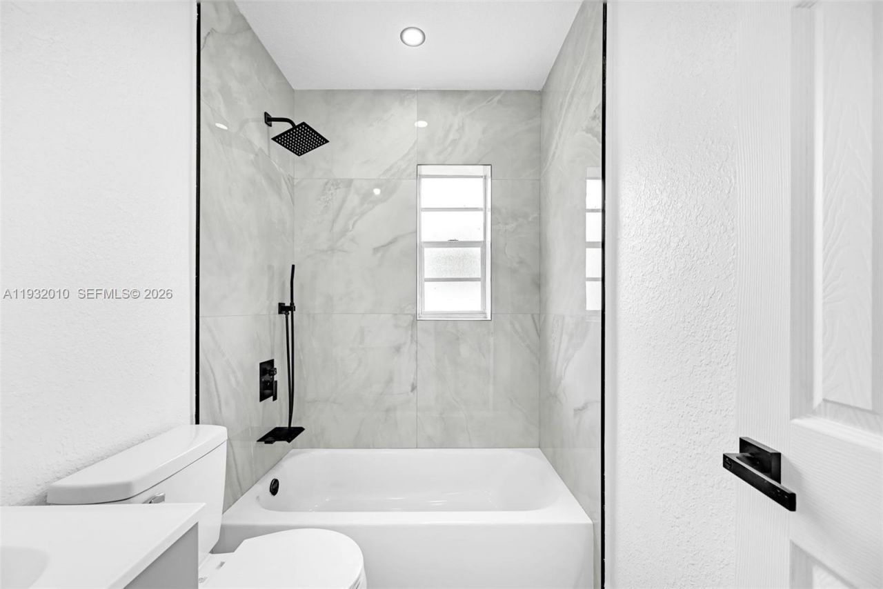 12621 NW 22nd Ct, Miami, FL 33167 Photo