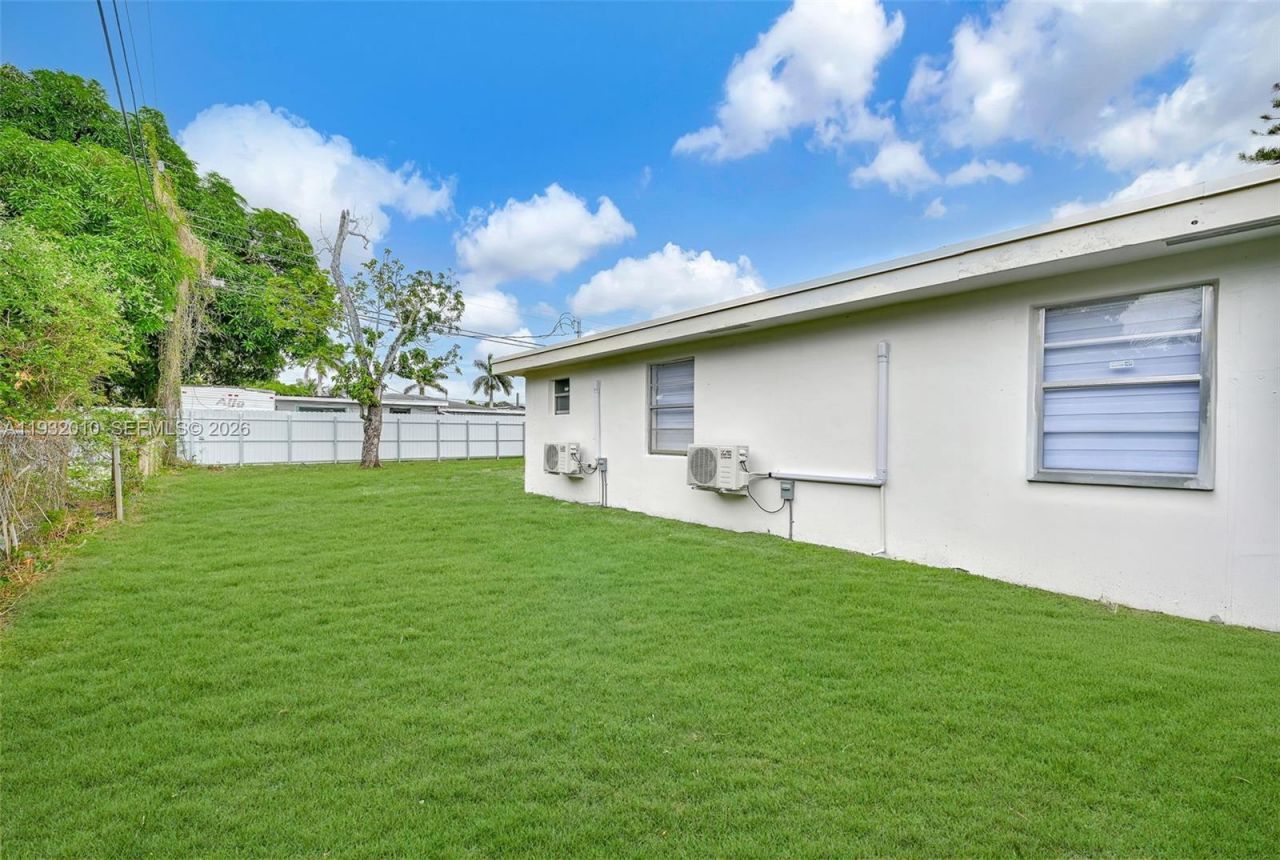 12621 NW 22nd Ct, Miami, FL 33167 Photo