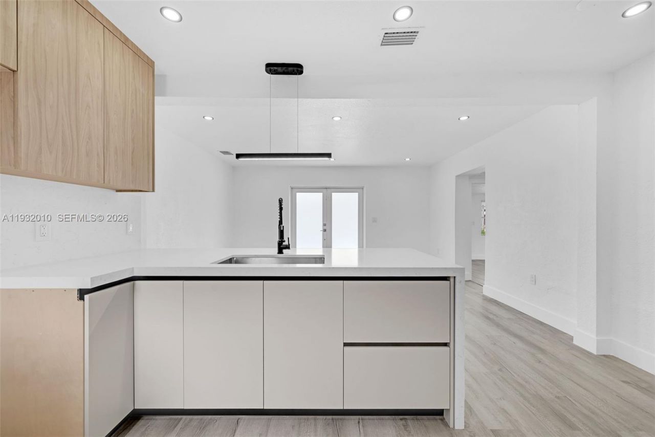 12621 NW 22nd Ct, Miami, FL 33167 Photo