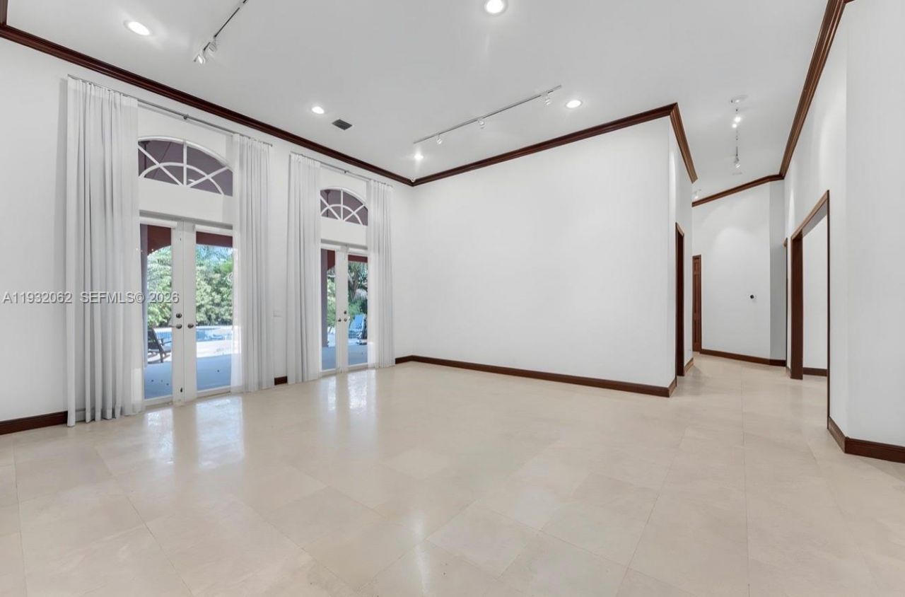 11825 S Mitchell Manor Cir, Pinecrest, FL 33156 Photo