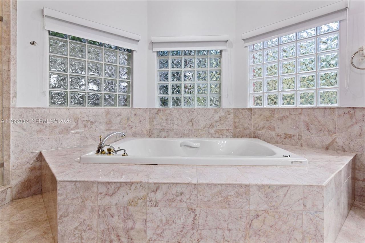 11825 S Mitchell Manor Cir, Pinecrest, FL 33156 Photo