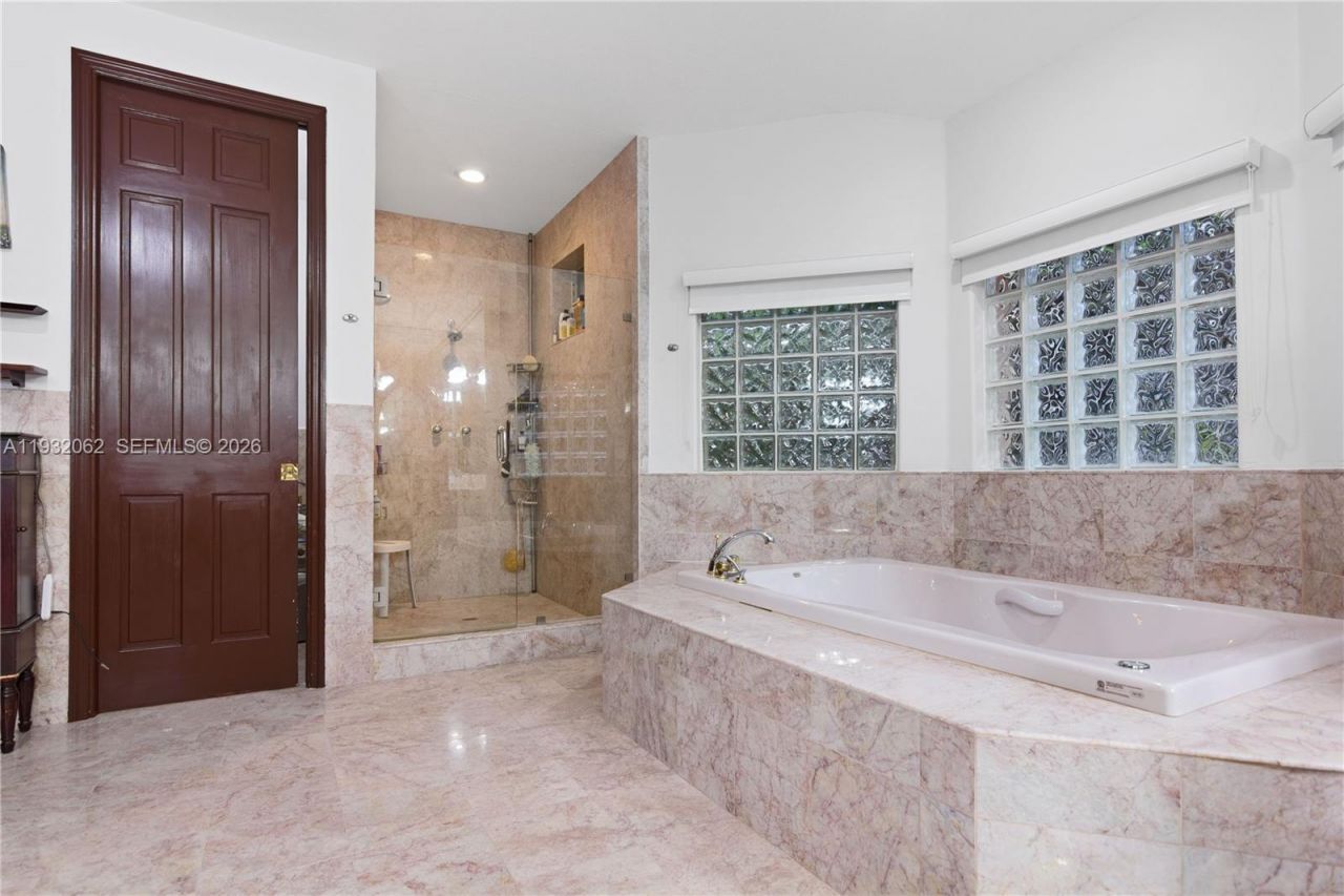 11825 S Mitchell Manor Cir, Pinecrest, FL 33156 Photo