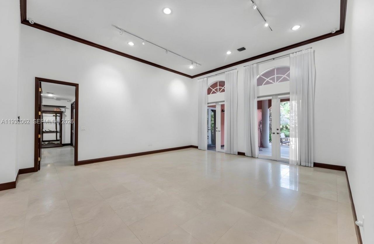 11825 S Mitchell Manor Cir, Pinecrest, FL 33156 Photo
