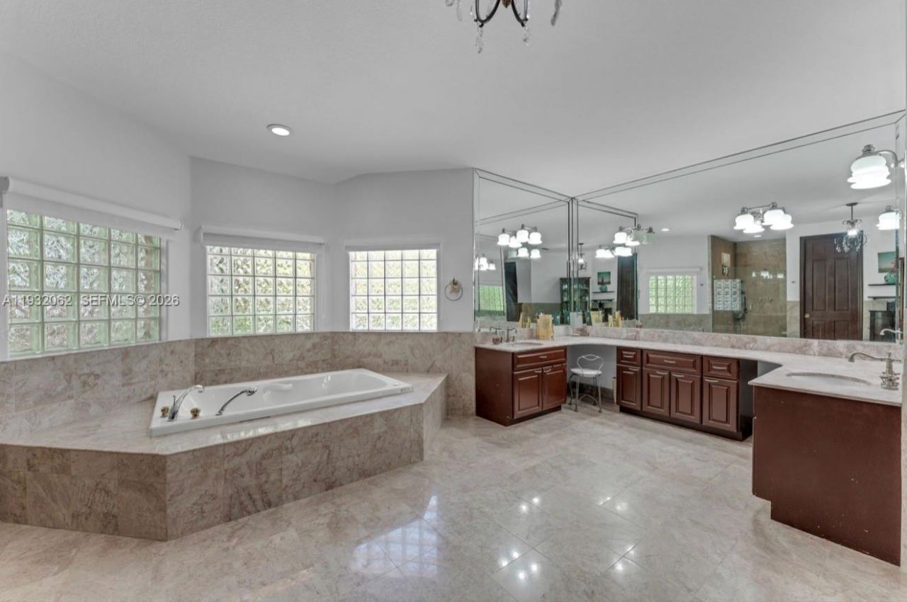 11825 S Mitchell Manor Cir, Pinecrest, FL 33156 Photo
