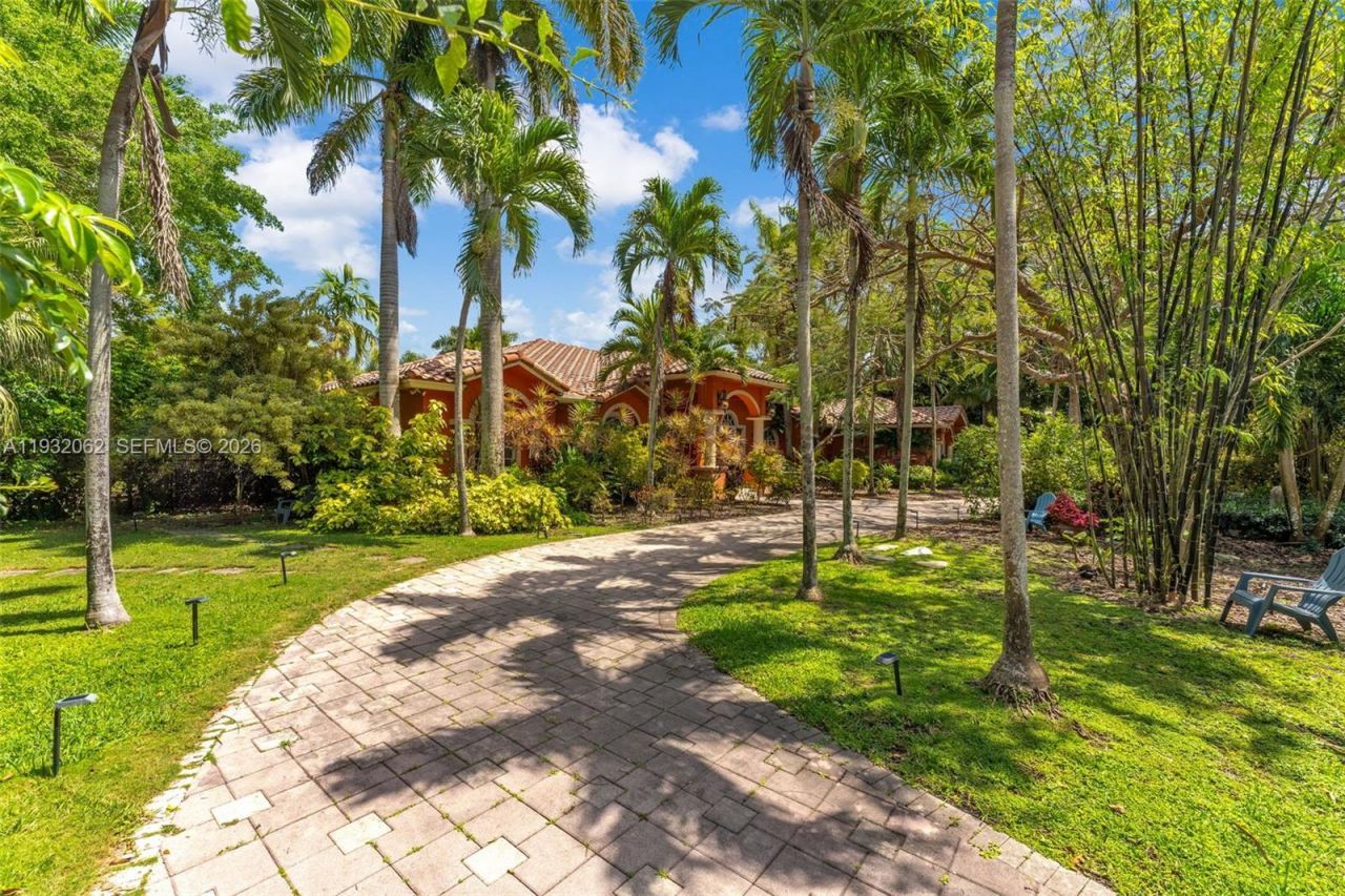 11825 S Mitchell Manor Cir, Pinecrest, FL 33156 Photo