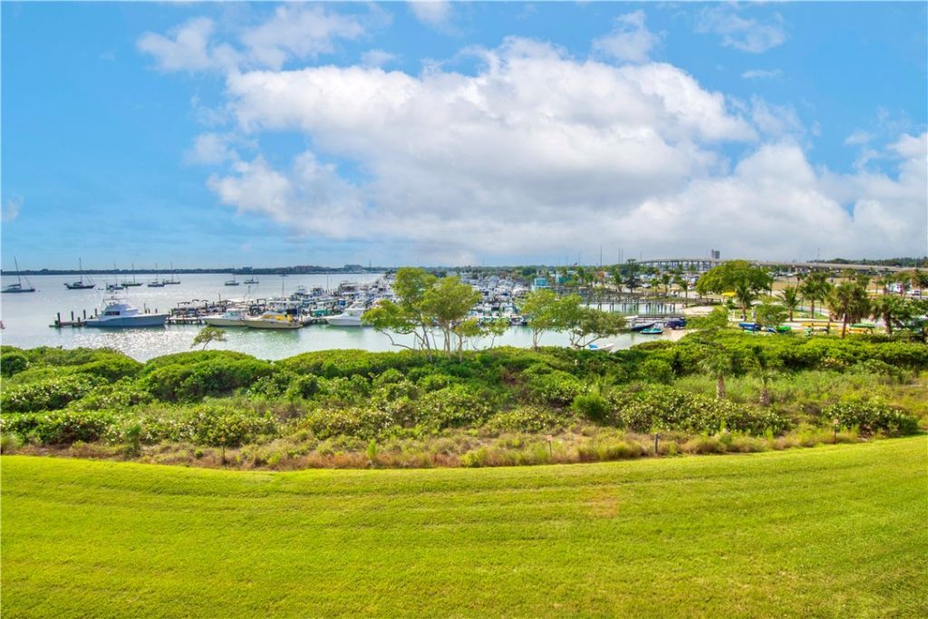 33 Harbour Isle Drive W, Unit 306, Fort Pierce, FL 34949 Photo