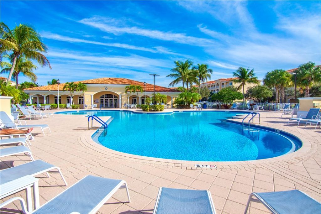 33 Harbour Isle Drive W, Unit 306, Fort Pierce, FL 34949 Photo