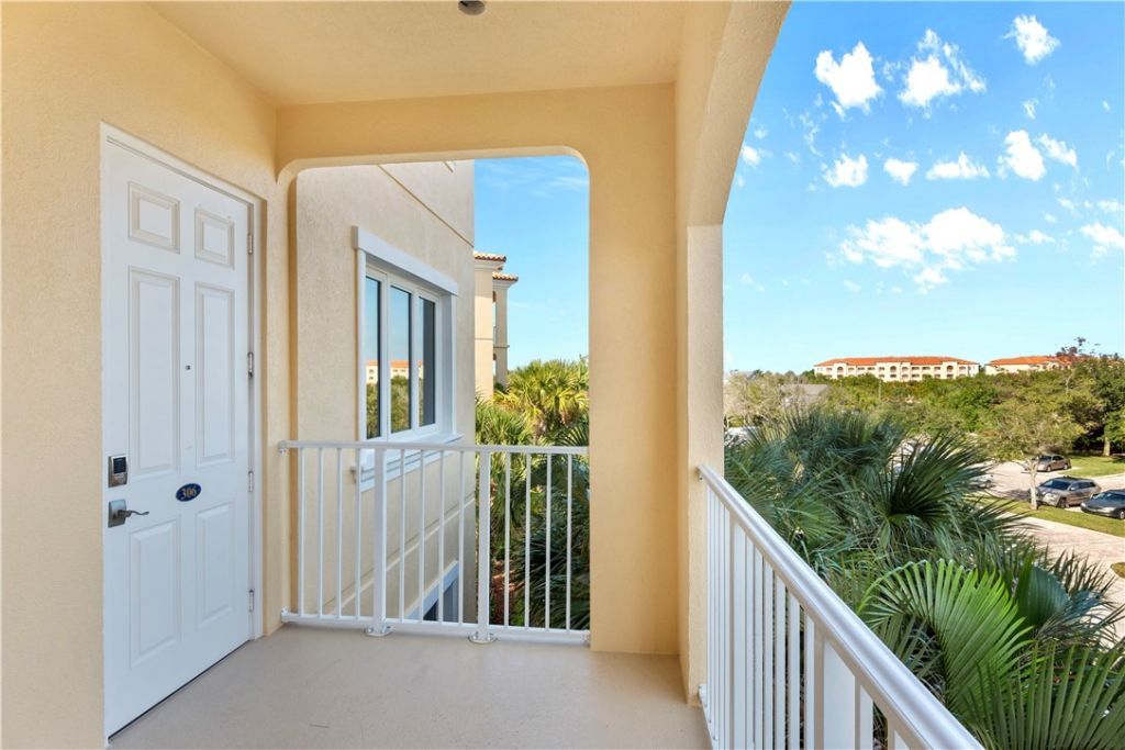 33 Harbour Isle Drive W, Unit 306, Fort Pierce, FL 34949 Photo