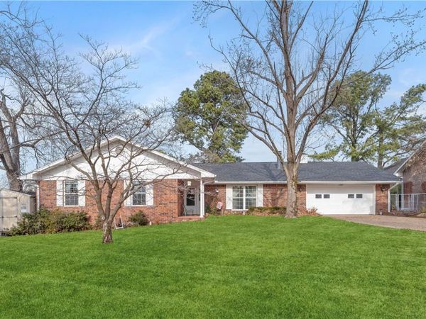 1307 W Pine Street, Rogers, AR 72758