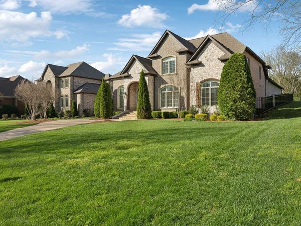 61 Harbor Cove Dr, Old Hickory, TN 37138