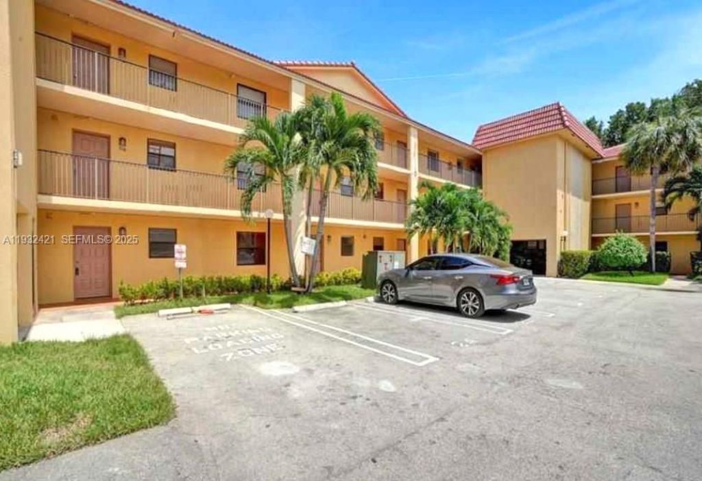 11453 NW 39th Ct, Unit 310-2, Coral Springs, FL 33065 Photo