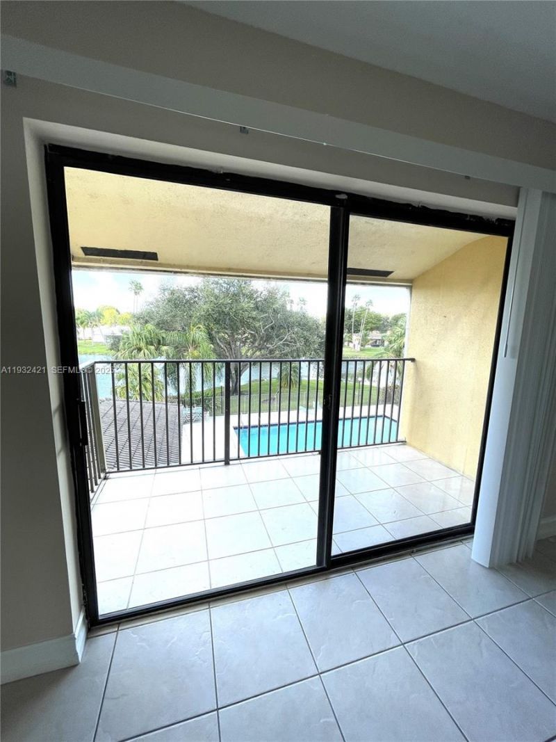 11453 NW 39th Ct, Unit 310-2, Coral Springs, FL 33065 Photo