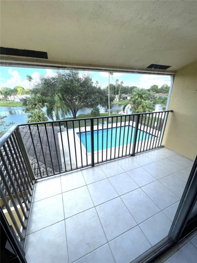 11453 NW 39th Ct, Unit 310-2, Coral Springs, FL 33065 Photo