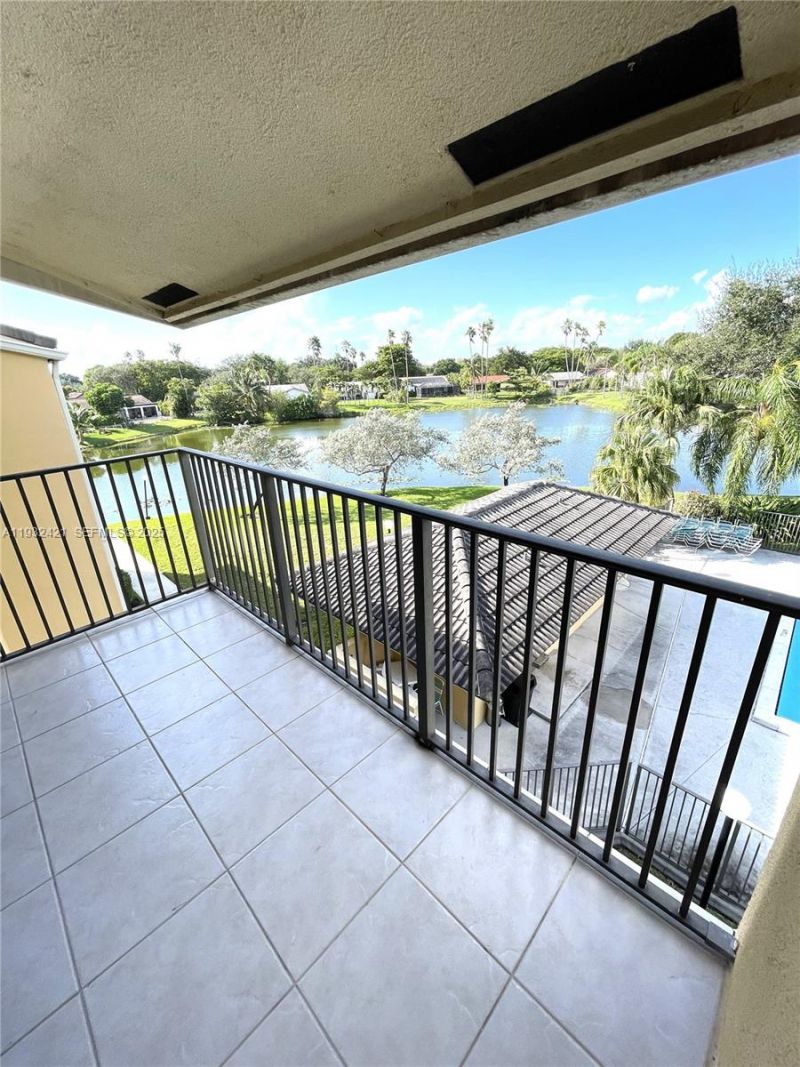 11453 NW 39th Ct, Unit 310-2, Coral Springs, FL 33065 Photo