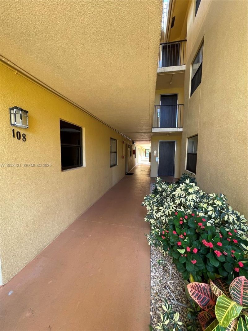 11453 NW 39th Ct, Unit 310-2, Coral Springs, FL 33065 Photo