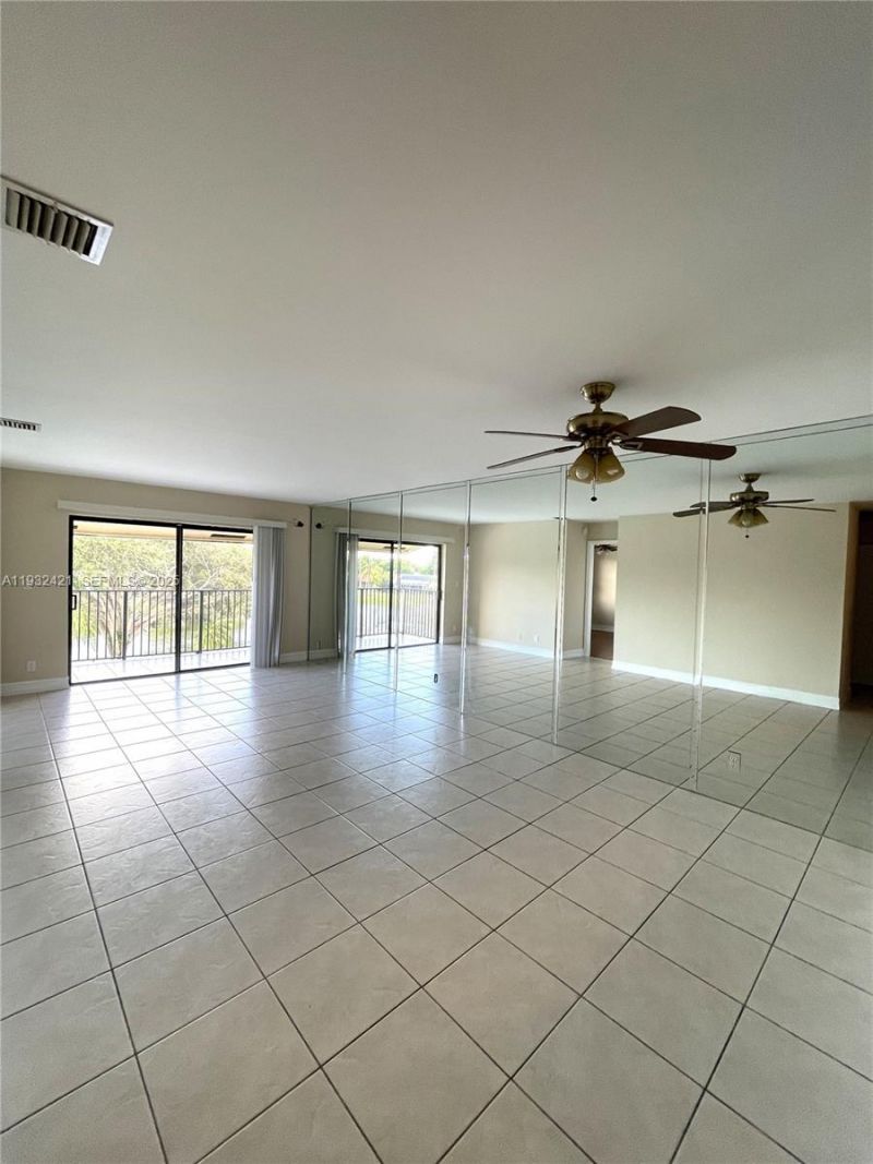 11453 NW 39th Ct, Unit 310-2, Coral Springs, FL 33065 Photo