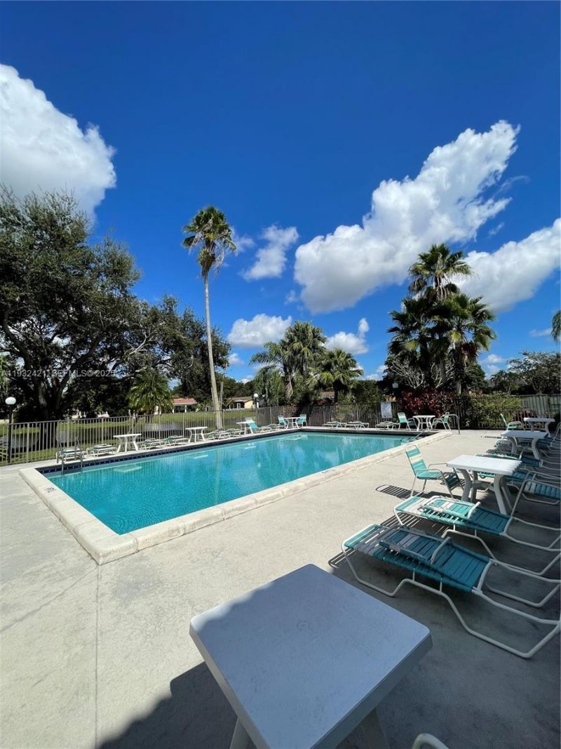 11453 NW 39th Ct, Unit 310-2, Coral Springs, FL 33065 Photo