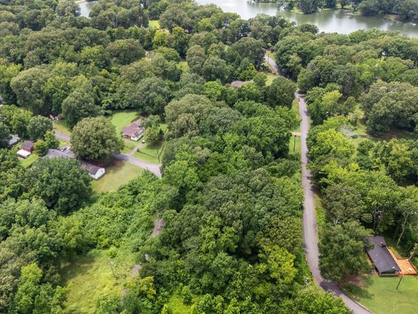 4996 E SHORE DR, Memphis, TN 38109