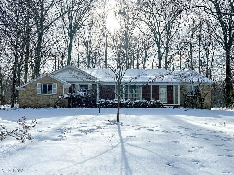 706 Shadowood Lane SE, Howland, OH 44484 Photo 1
