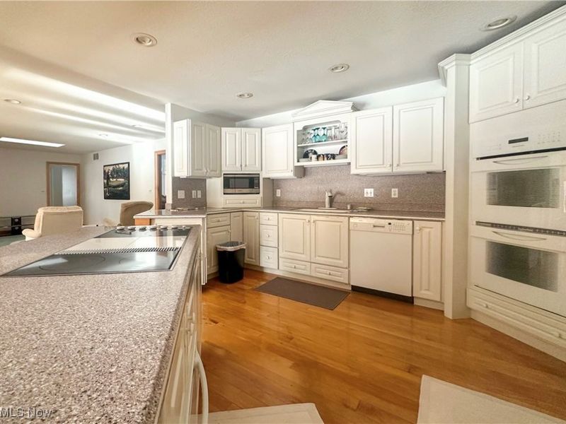 706 Shadowood Lane SE, Howland, OH 44484 Photo 19