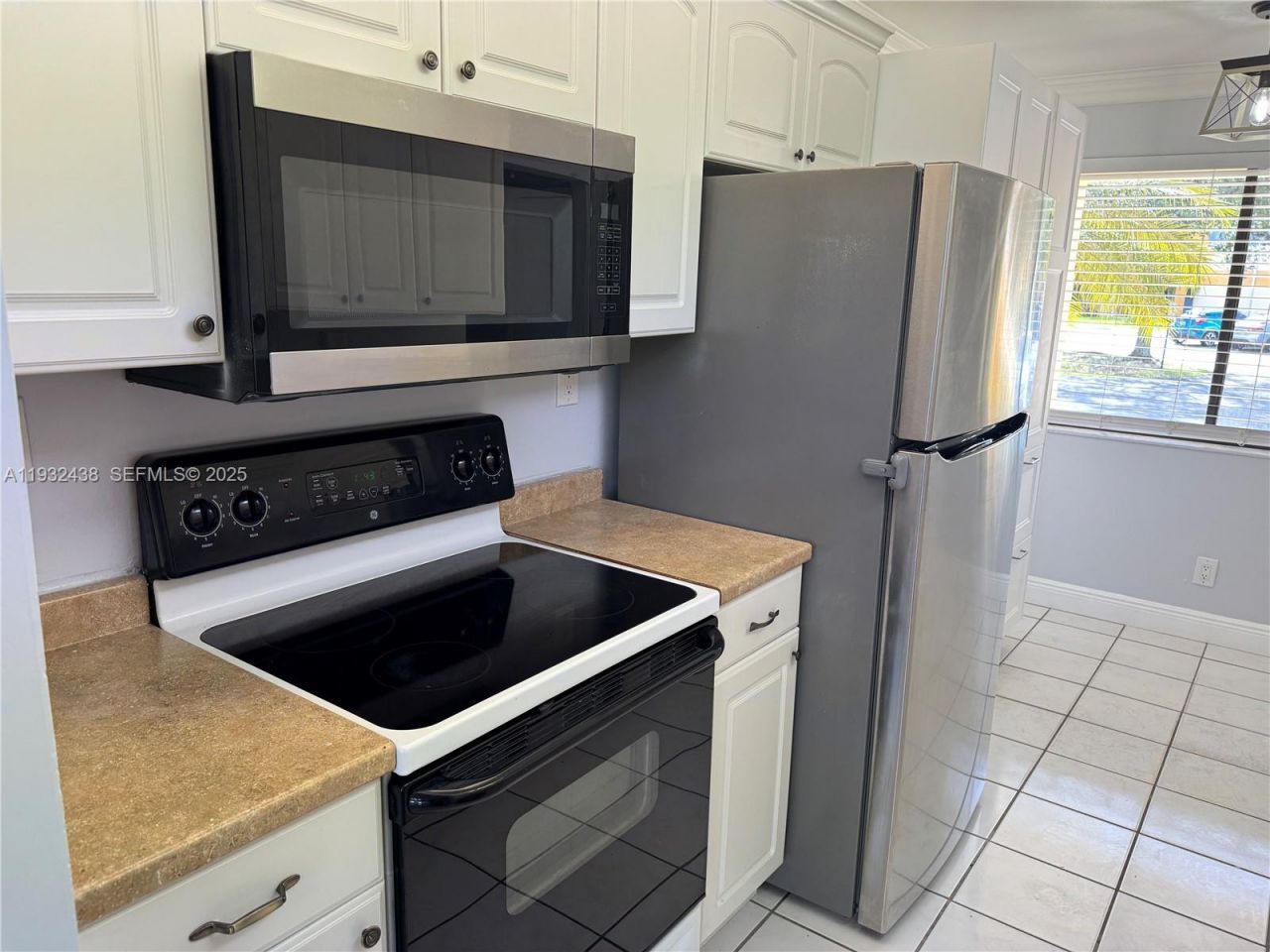 185 Lakeview Dr, Unit 101, Weston, FL 33326 Photo