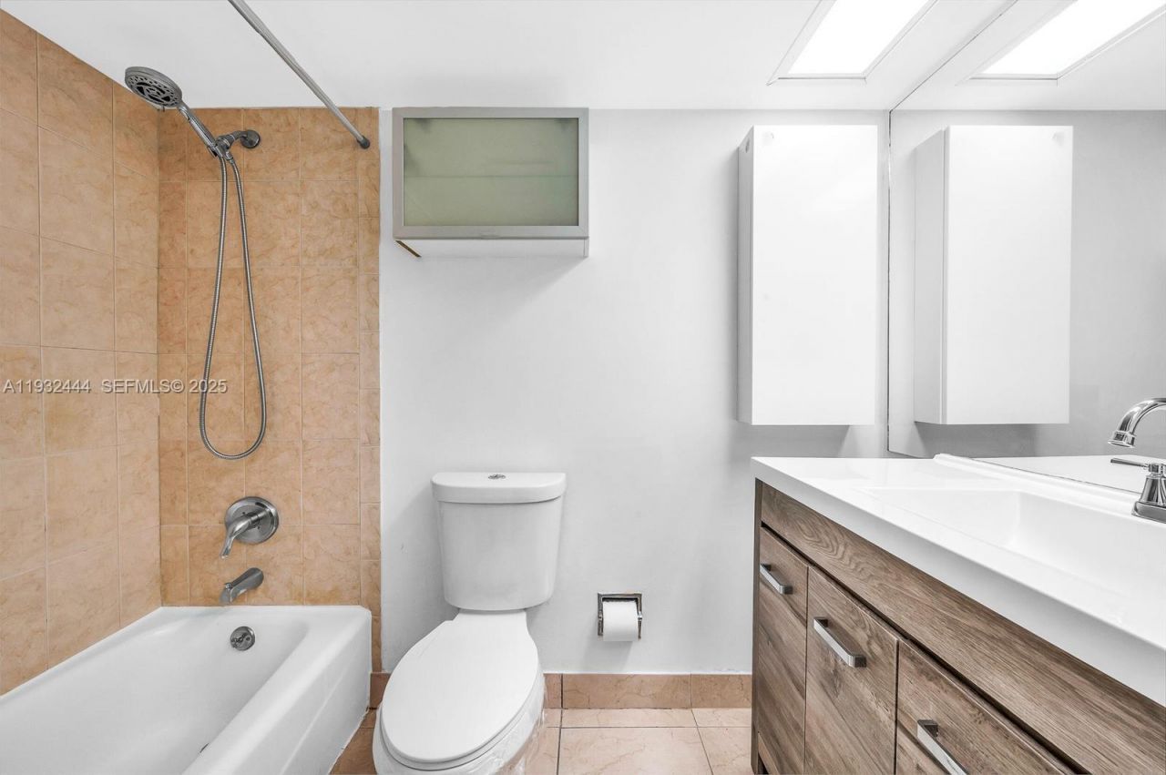 2800 N Palm Aire Dr, Unit 309, Pompano Beach, FL 33069 Photo