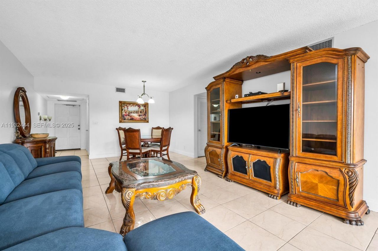 2800 N Palm Aire Dr, Unit 309, Pompano Beach, FL 33069 Photo