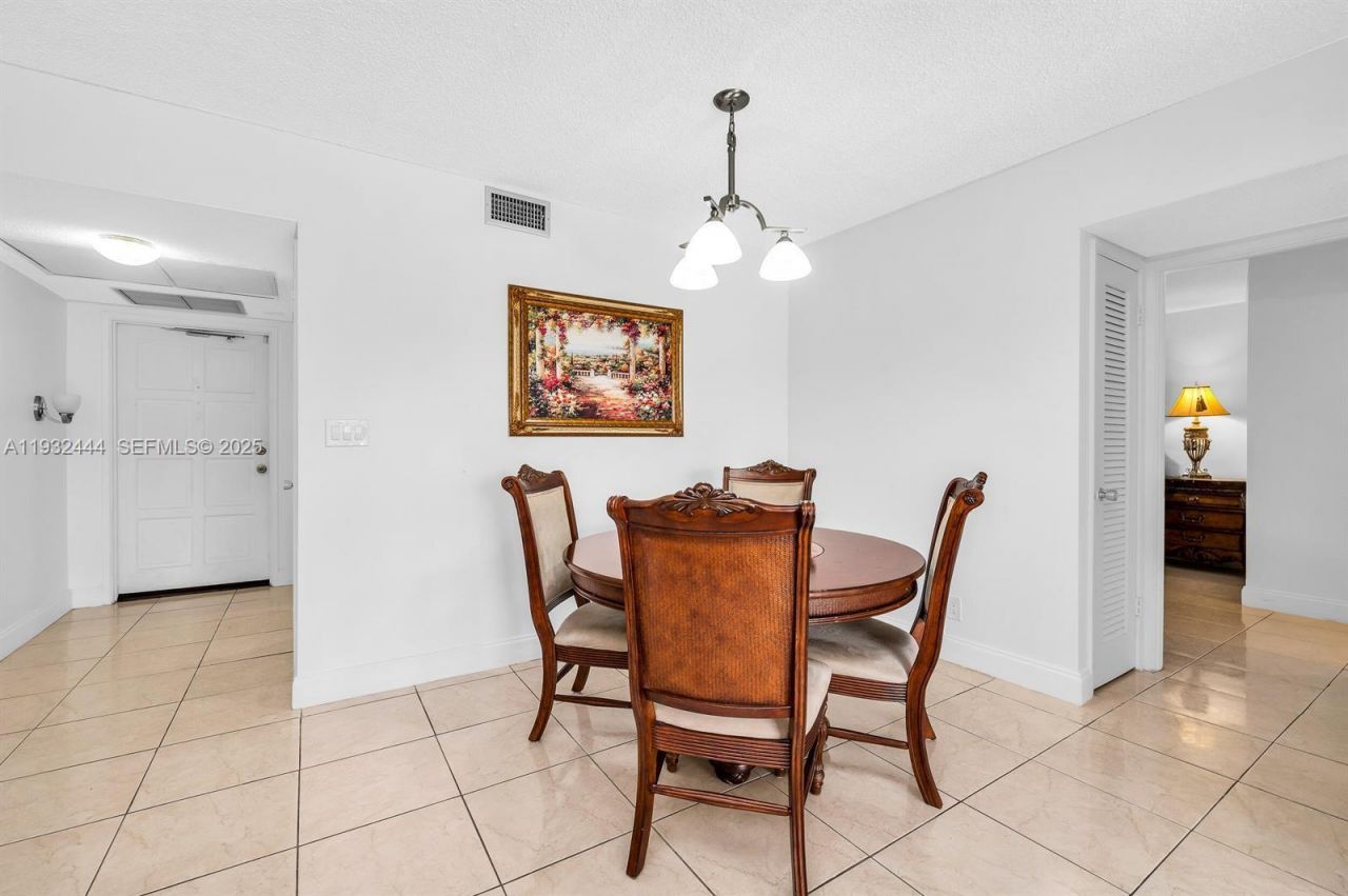 2800 N Palm Aire Dr, Unit 309, Pompano Beach, FL 33069 Photo