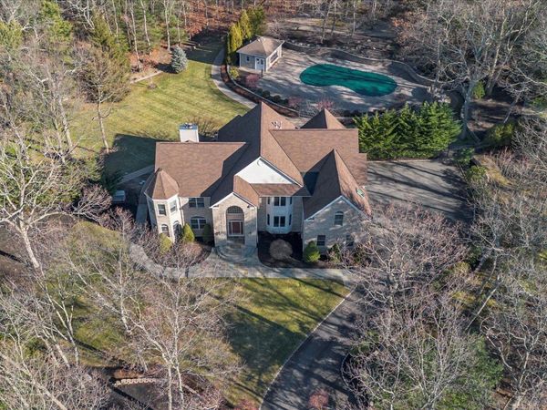 7 Pitch Pine Court, Northport, NY 11768