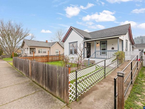 1321 SE Mill St, Roseburg, OR 97470