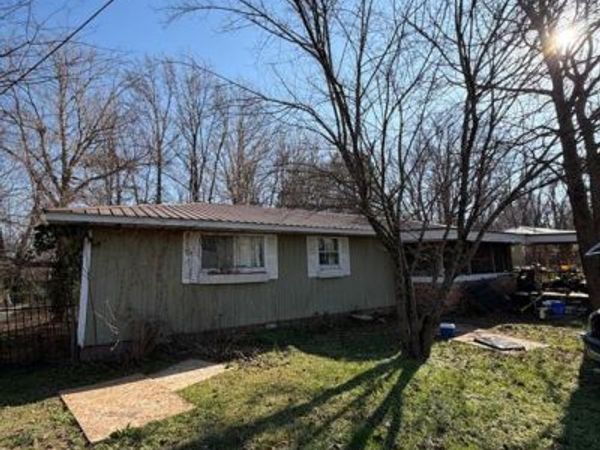 2320 Thomas Street, Poplar Bluff, MO 63901