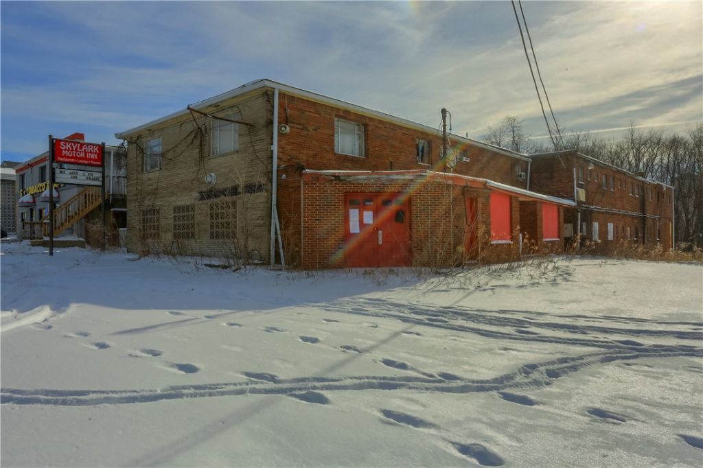 225 Moon Clinton Rd, Coraopolis, PA 15108 Main Photo