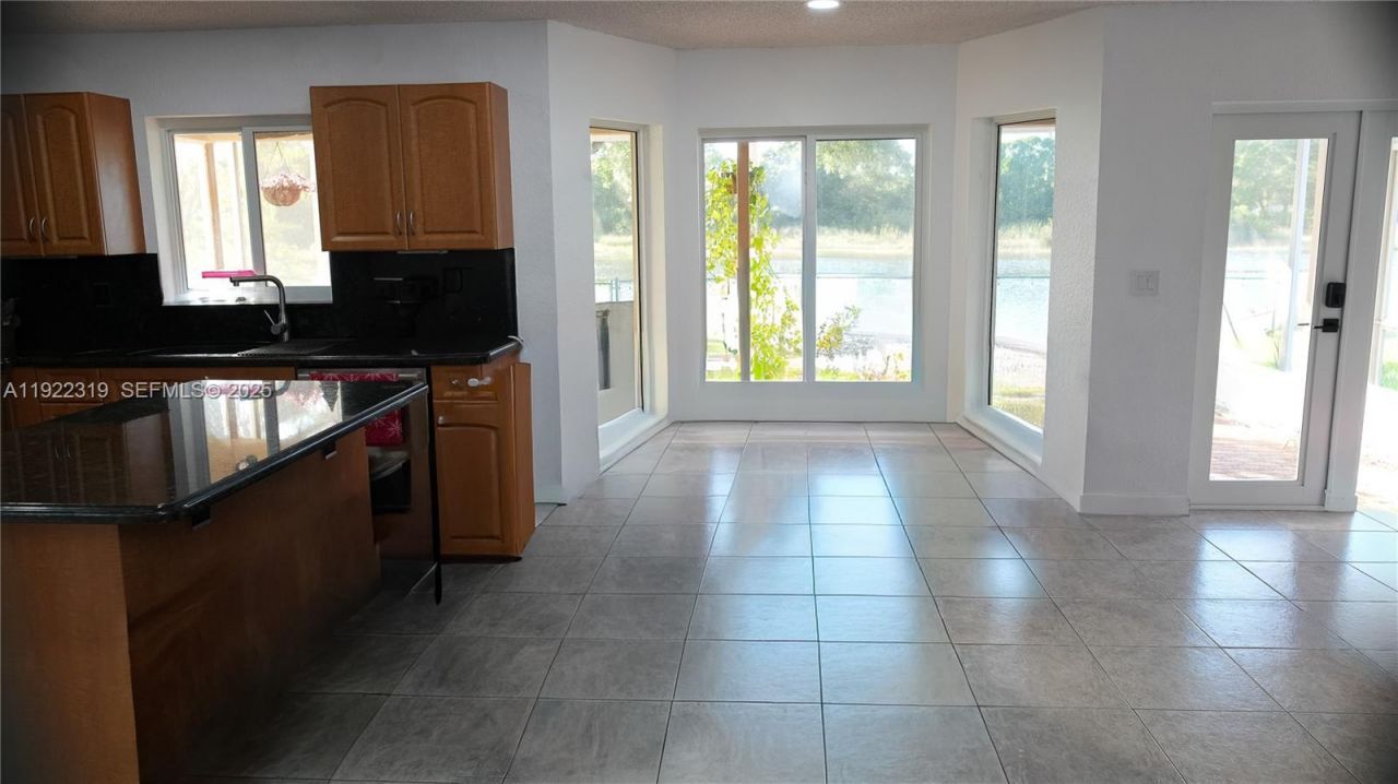 1308 SW 181st Ave, Pembroke Pines, FL 33029 Photo