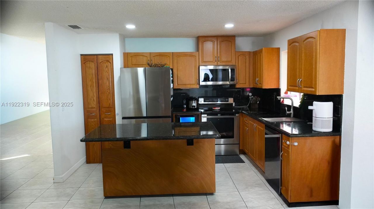 1308 SW 181st Ave, Pembroke Pines, FL 33029 Photo