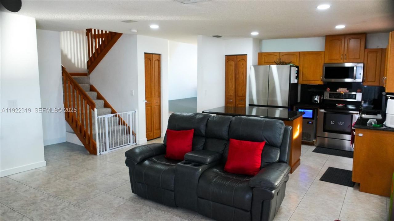 1308 SW 181st Ave, Pembroke Pines, FL 33029 Photo