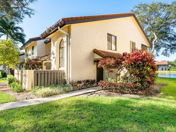 10423 S Circle Lake Drive, Unit 202, Boynton Beach, FL 33437