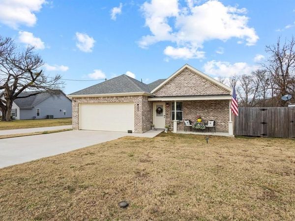 501 E 15th Street, Bonham, TX 75418
