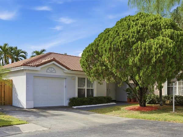 10246 NW 57th Ter, Doral, FL 33178