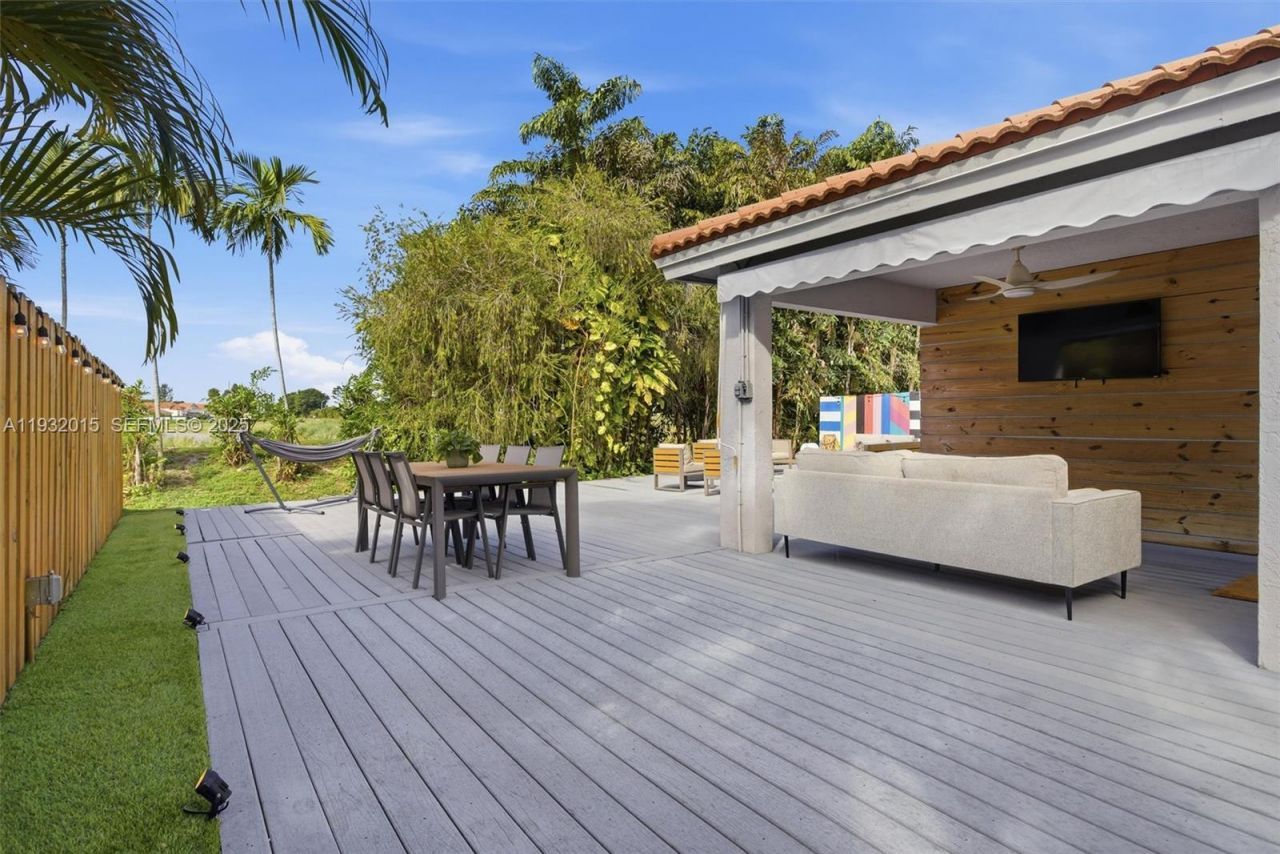 10246 NW 57th Ter, Doral, FL 33178 Photo