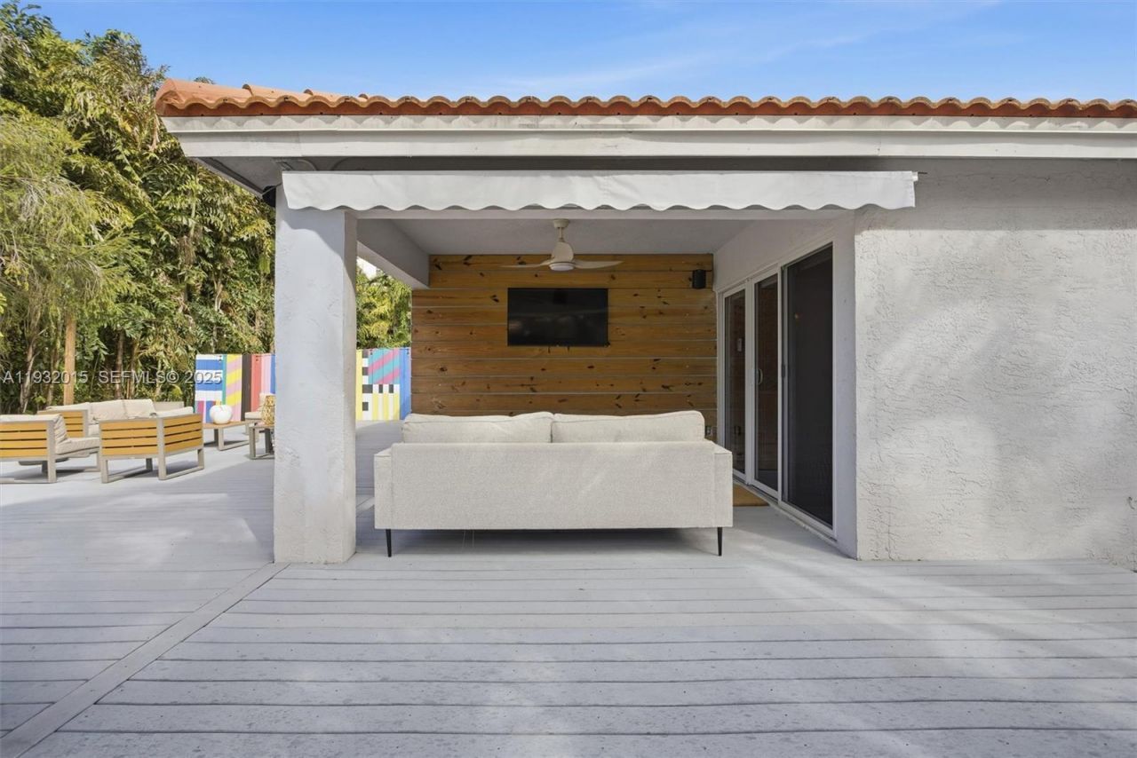 10246 NW 57th Ter, Doral, FL 33178 Photo