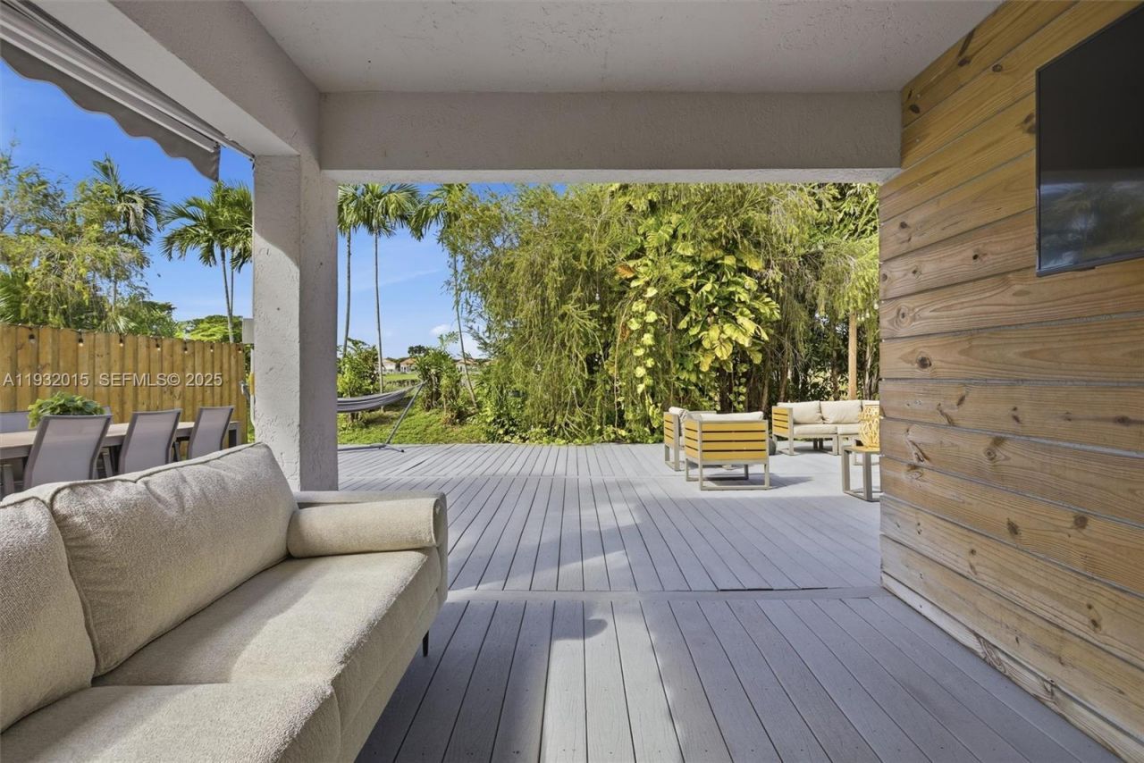 10246 NW 57th Ter, Doral, FL 33178 Photo