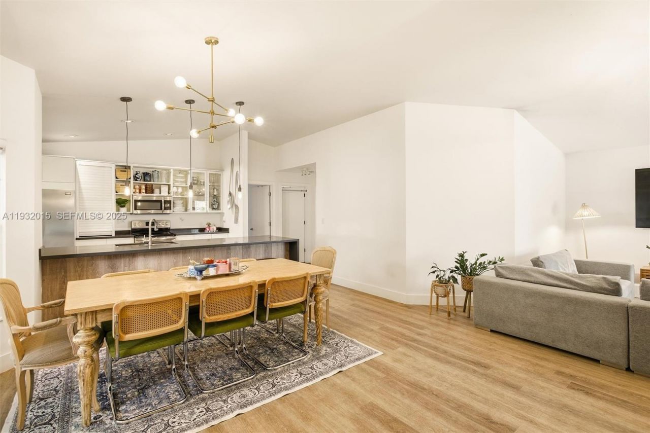 10246 NW 57th Ter, Doral, FL 33178 Photo