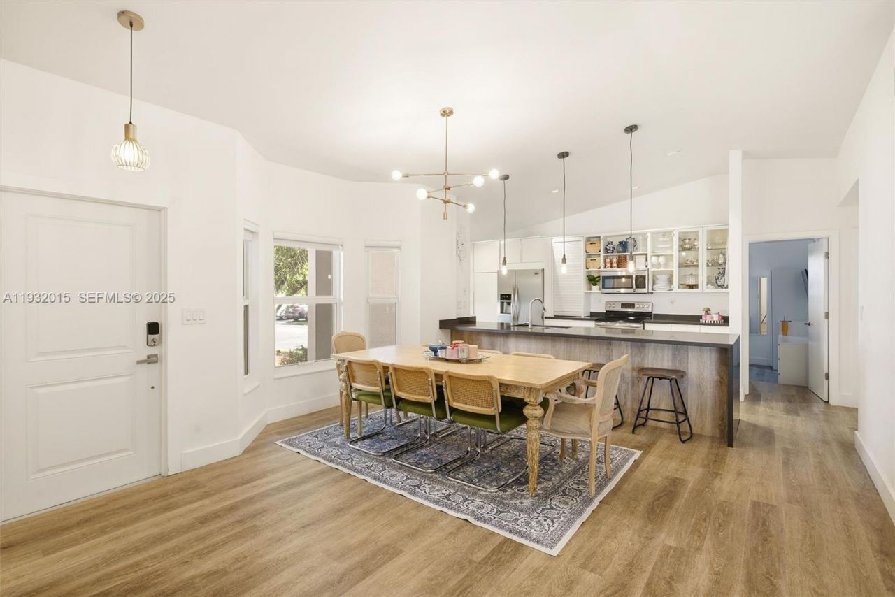 10246 NW 57th Ter, Doral, FL 33178 Photo