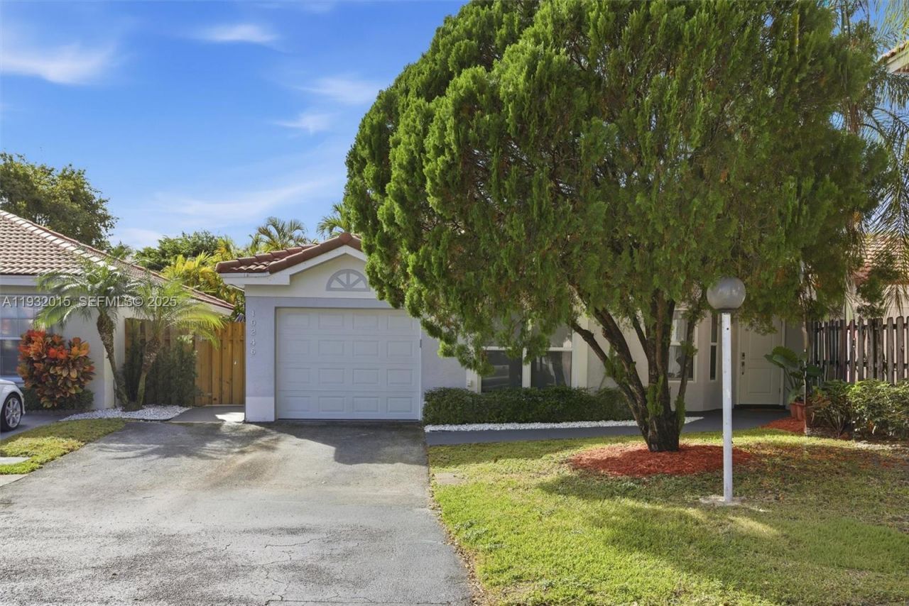 10246 NW 57th Ter, Doral, FL 33178 Photo