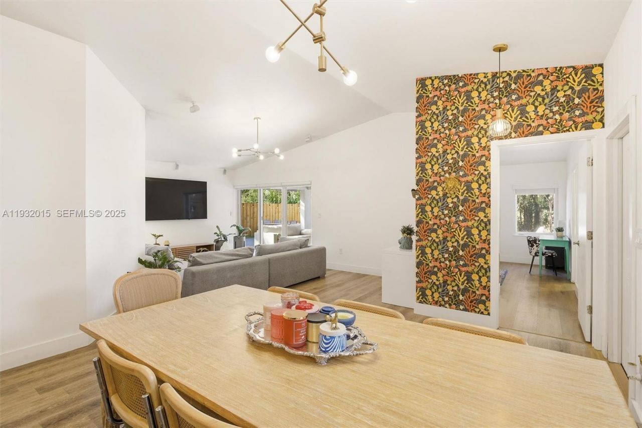 10246 NW 57th Ter, Doral, FL 33178 Photo