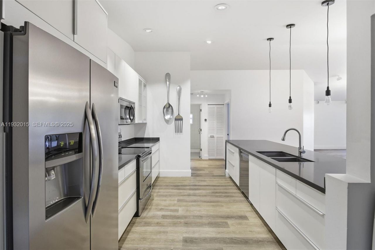 10246 NW 57th Ter, Doral, FL 33178 Photo