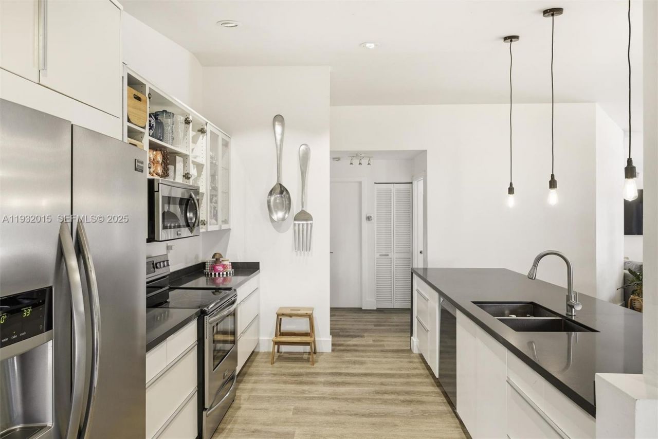 10246 NW 57th Ter, Doral, FL 33178 Photo