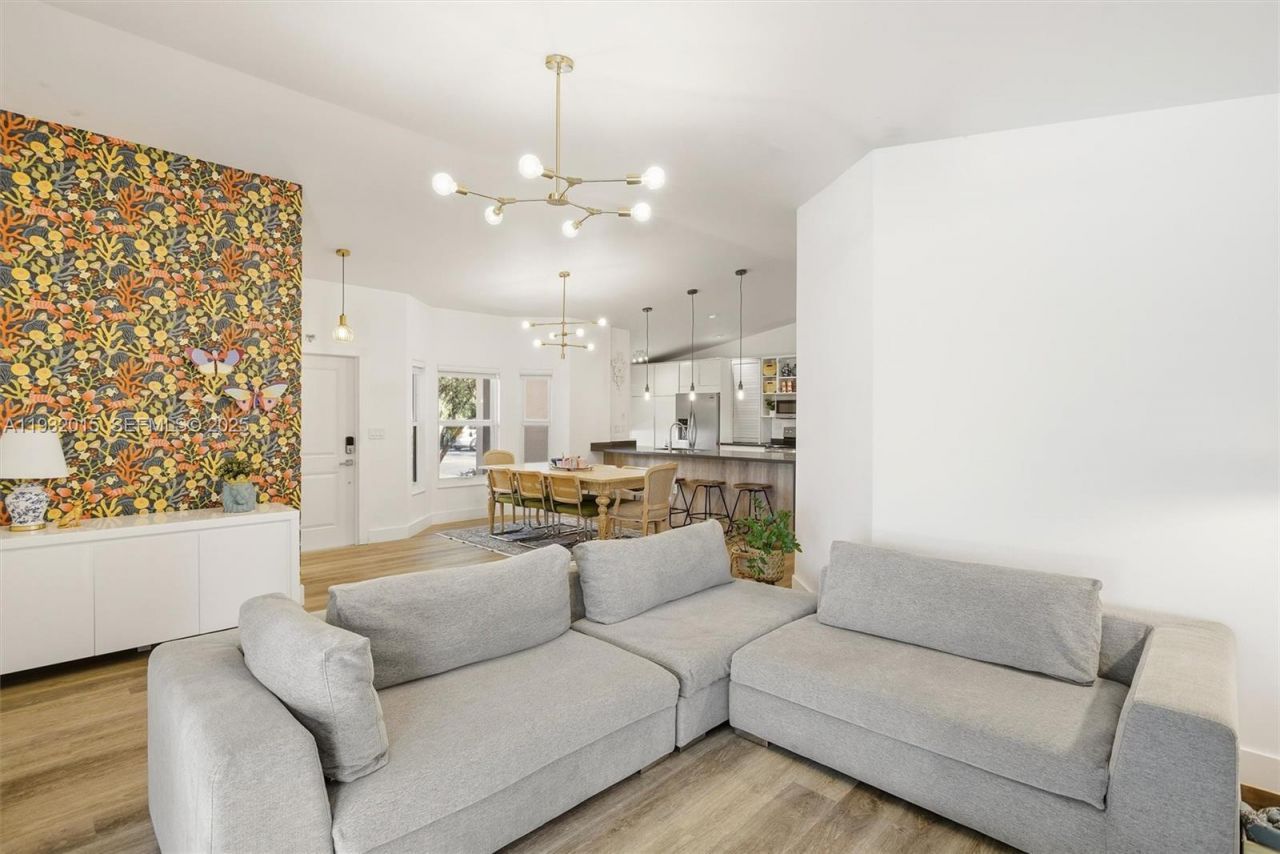 10246 NW 57th Ter, Doral, FL 33178 Photo