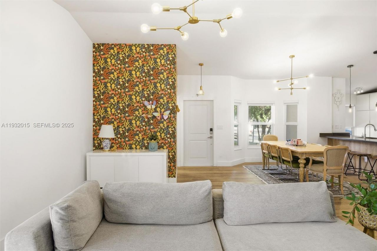 10246 NW 57th Ter, Doral, FL 33178 Photo