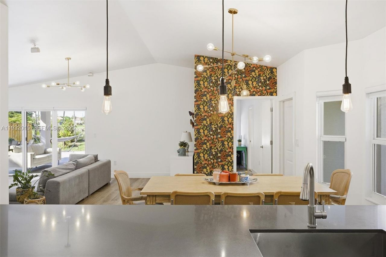 10246 NW 57th Ter, Doral, FL 33178 Photo